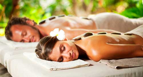 Massagem com pedras quentes relaxamento e bem-estar com massagem com pedras quentes vulcânicas